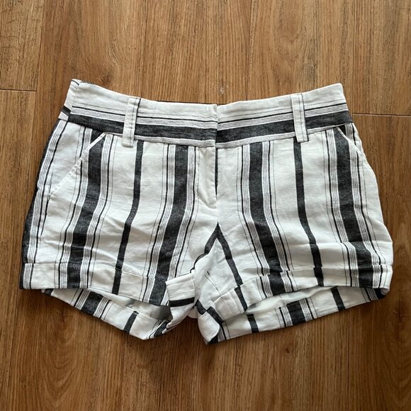 Express Mid Rise Pull On Trouser Shorts Stripe White Black Women’s Size 4 - Picture 2 of 7